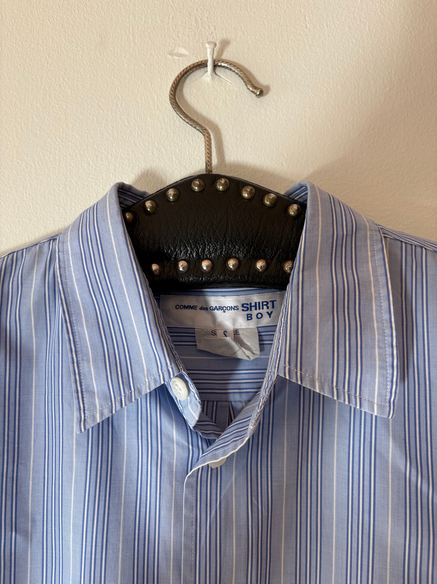 Shirt with side panels